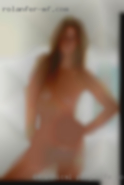 6'4'' Ethical poly wife No drama.